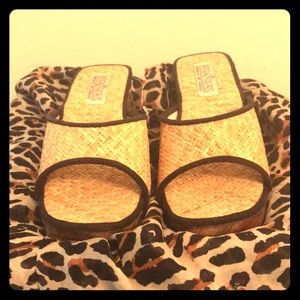 Gorgeous sandals wood heel!